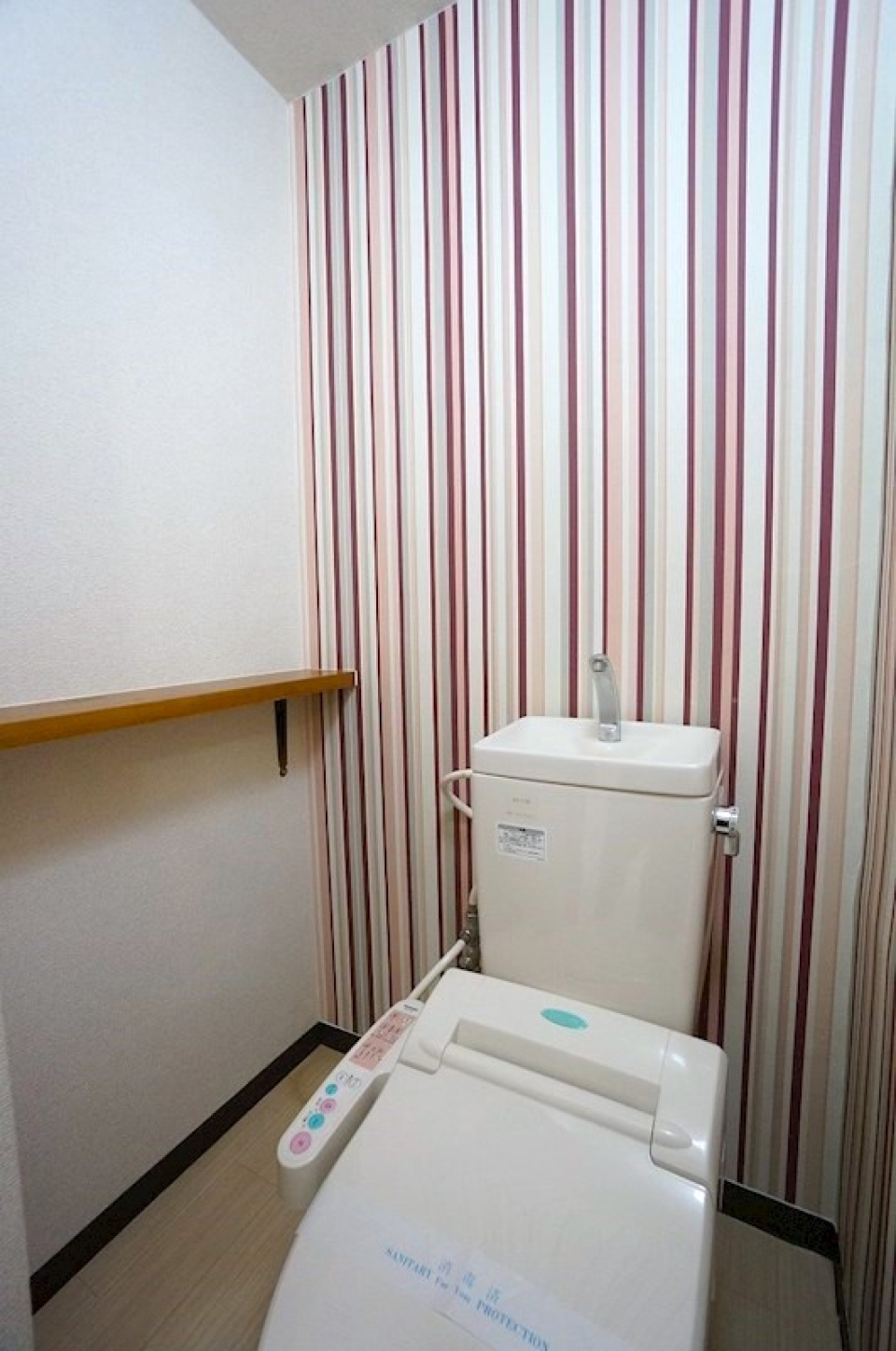 壁紙に注目して欲しいトイレ