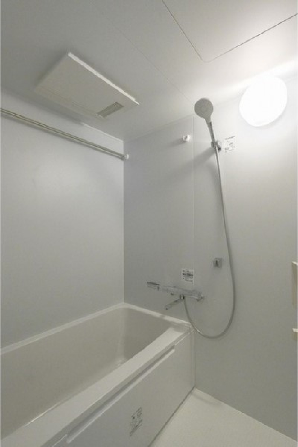 浴室乾燥機能付きのバスルーム