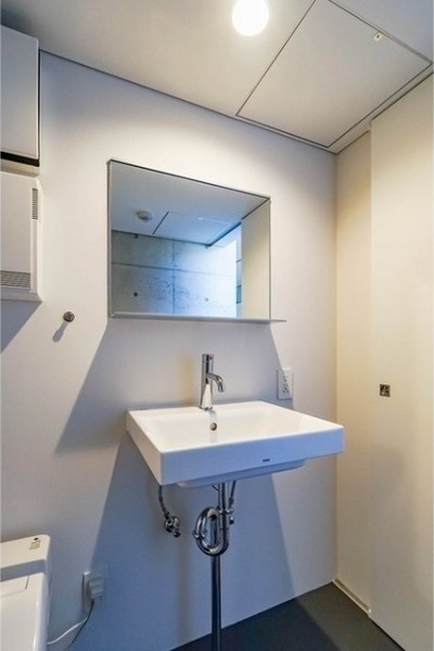 配管剝き出しの無機質な感じが良き