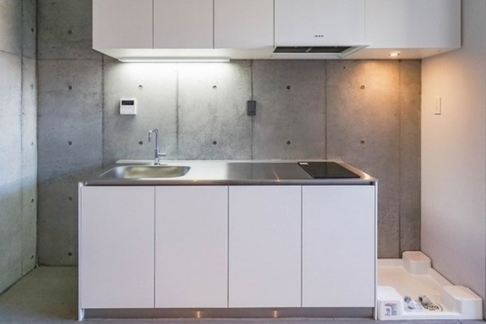 空間に溶け込むシンプルなキッチン