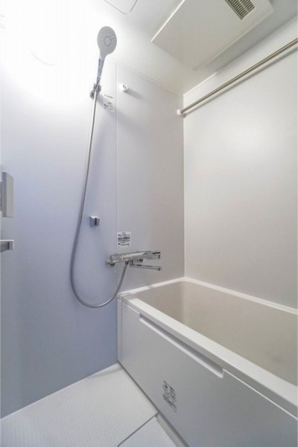 浴室乾燥機能付きのバスルーム