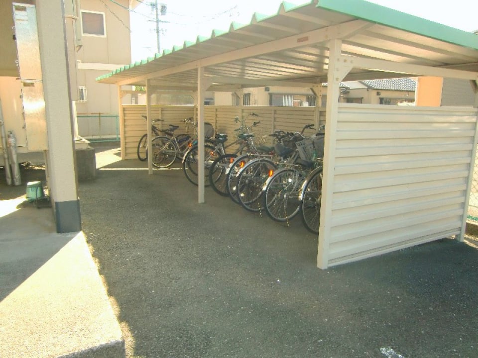 駐輪場も付いています