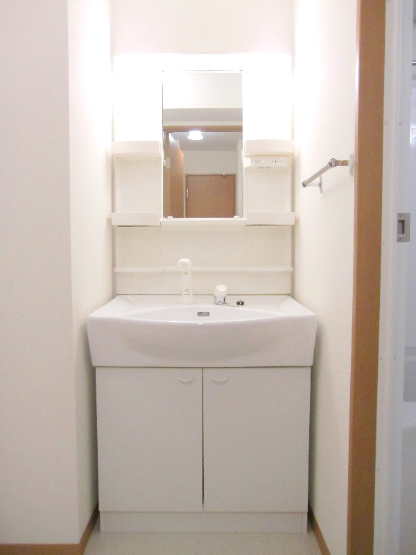 白を基調とした洗面脱衣所