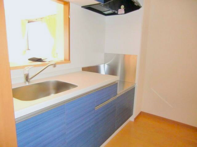 ブルー色がかわいらしい対面式キッチン