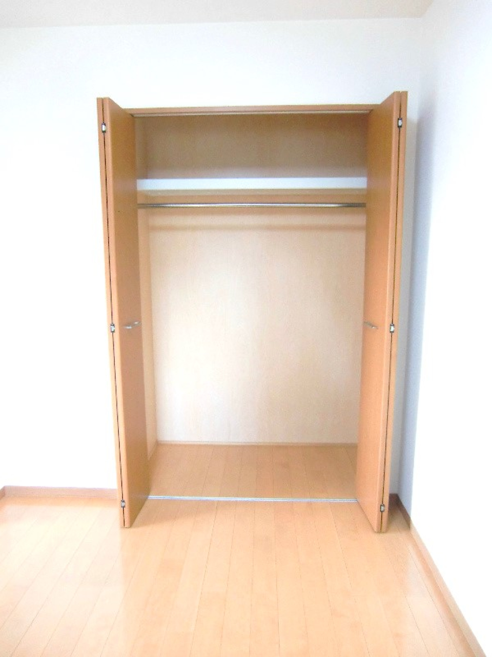 洋室にもクローゼット付いています