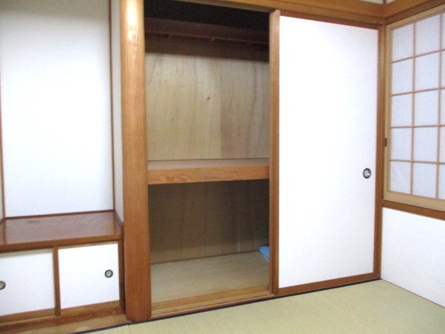 1階和室の押し入れの様子
