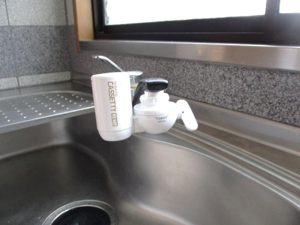 1階のキッチンは浄水器つき