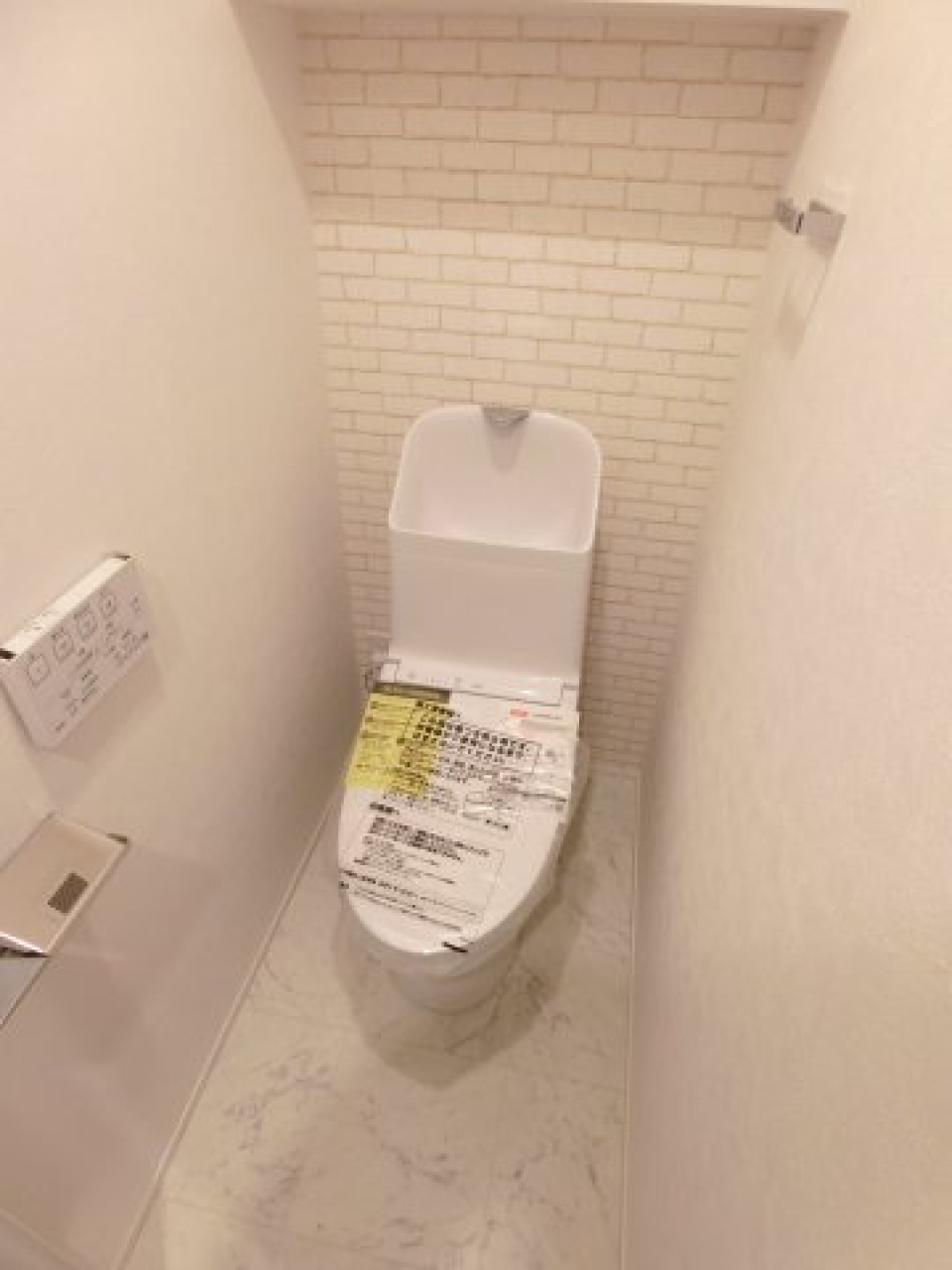 アクセントクロスがかわいいトイレ
同タイプ参考写真