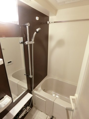 浴室乾燥機能付きのバスルーム
同タイプ参考写真