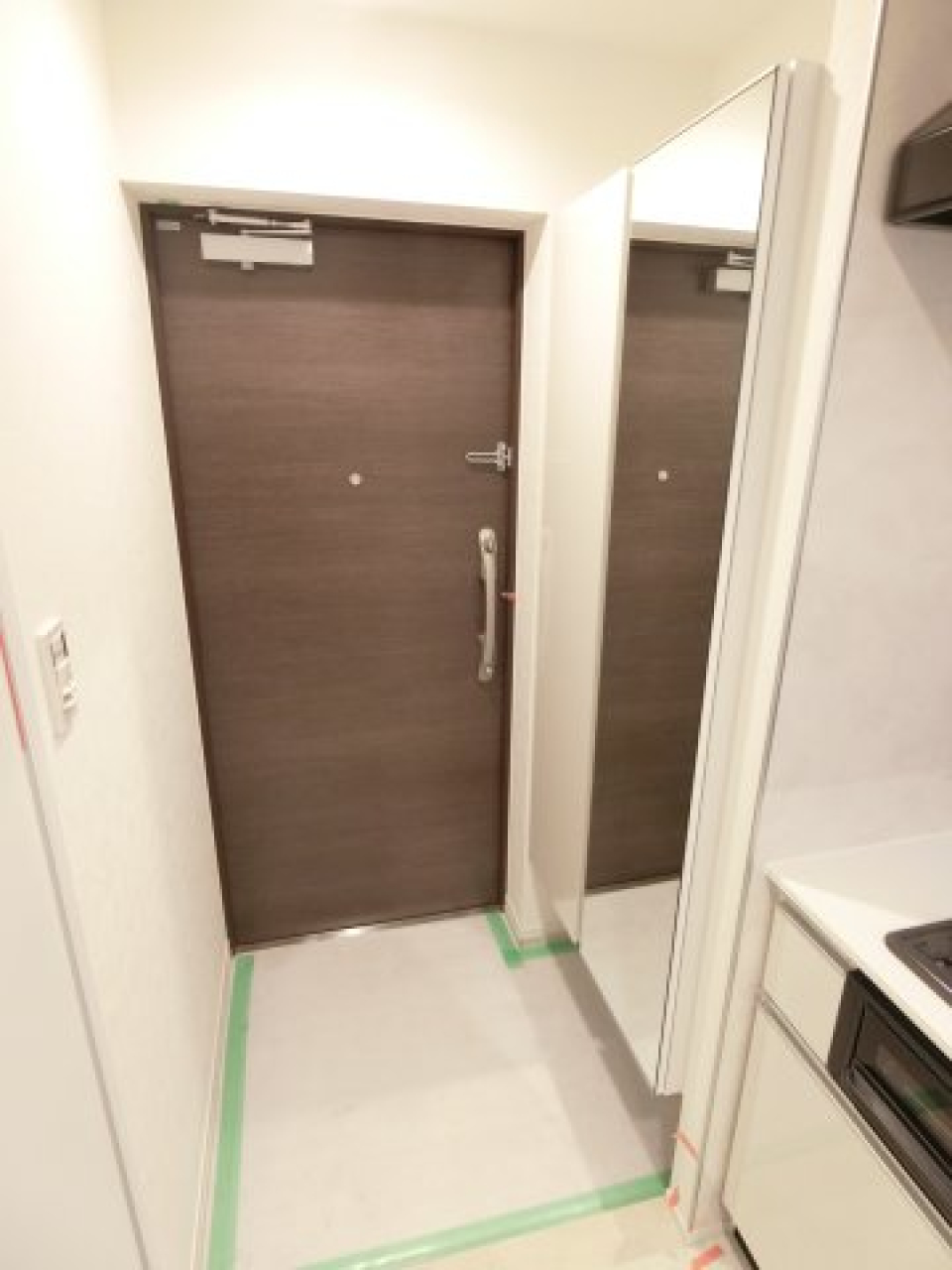 玄関には全身鏡があります
同タイプ参考写真