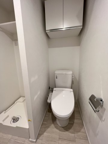 棚があるので掃除用具など整理整頓しやすそうですね