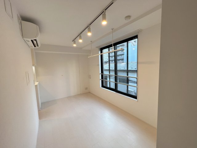 配線ダクトがオシャレ度をUPさせてくれていますね‼