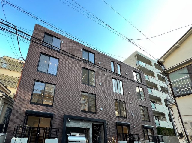 ブラウンレンガが特徴的な素敵な新築マンションです！