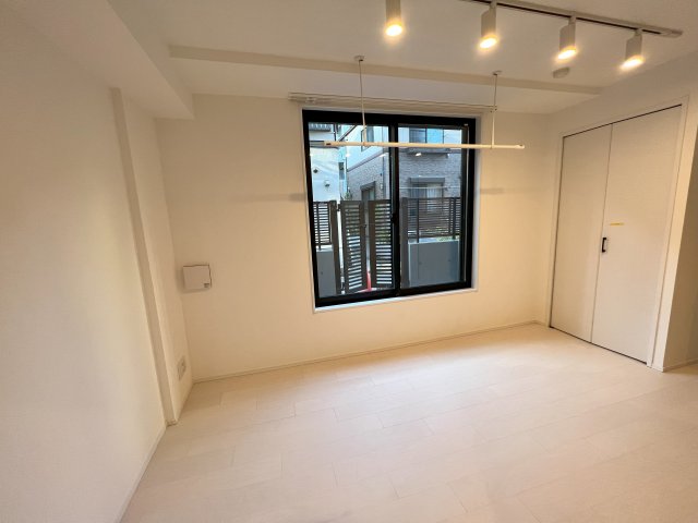 スポット照明がお洒落ですね