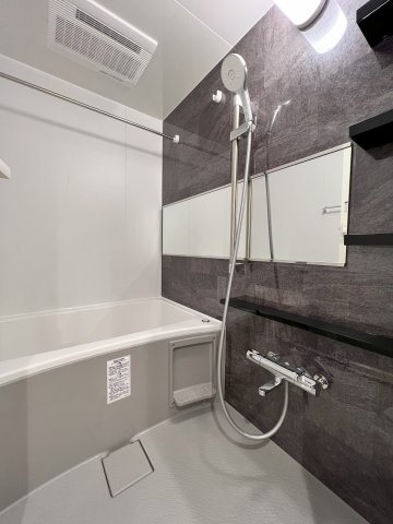 浴室乾燥機能付きのバスルーム