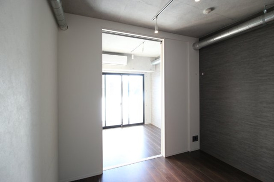 かっこいい空間に全振りしてます