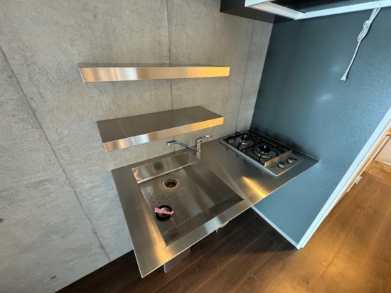 このステンレスキッチンがかっこいいんです！
※別室の写真です