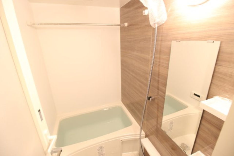 バスルームは追い炊き機能付きです