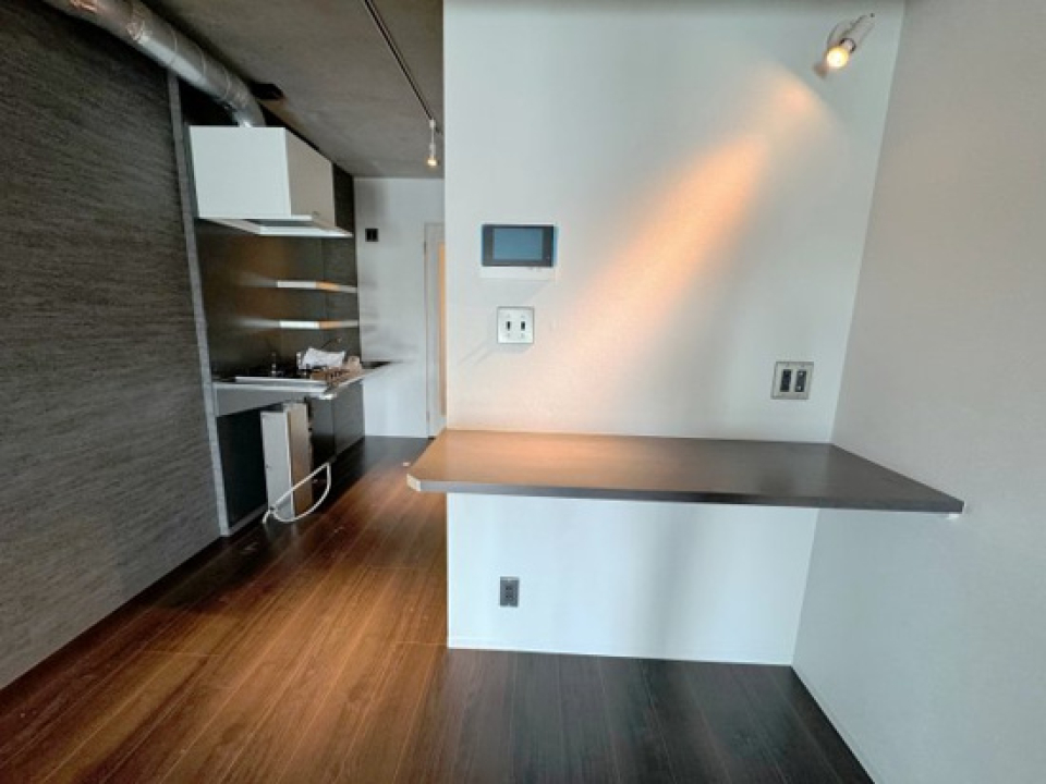 カウンターがあるのでここに合うチェアを買いましょう