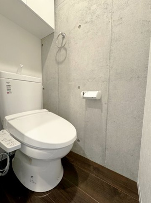 トイレもコンクリ