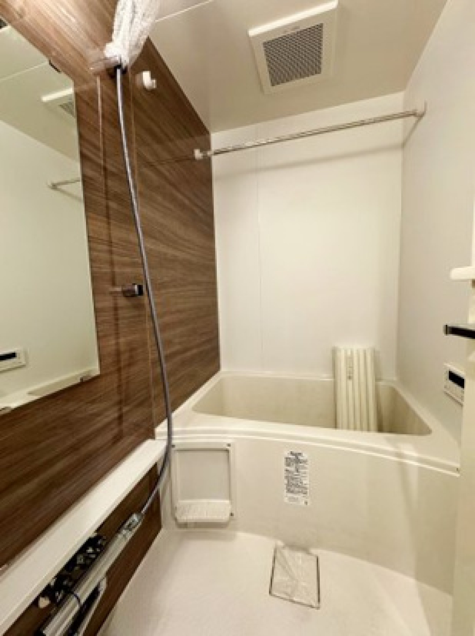 バスルームは追い炊き機能付きです