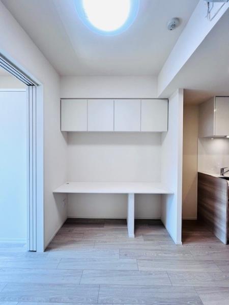 机にしても棚にしても良しなユニークな台