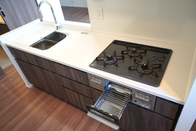 3口コンロとグリルがあるので、料理の幅も広がりそうですね❕
※写真は同タイプ住戸です。