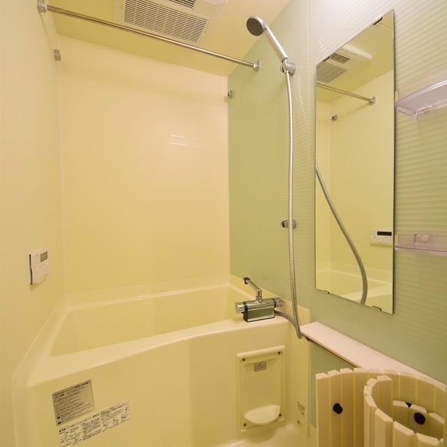 浴室乾燥機能付きのバスルーム