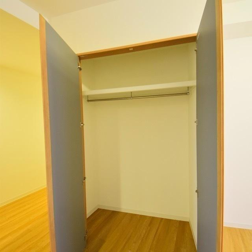 収納はこちらのクローゼットと玄関もあります