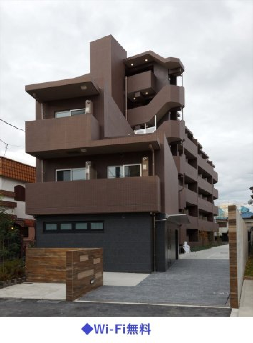 お部屋同様、落ち着いた配色の外観