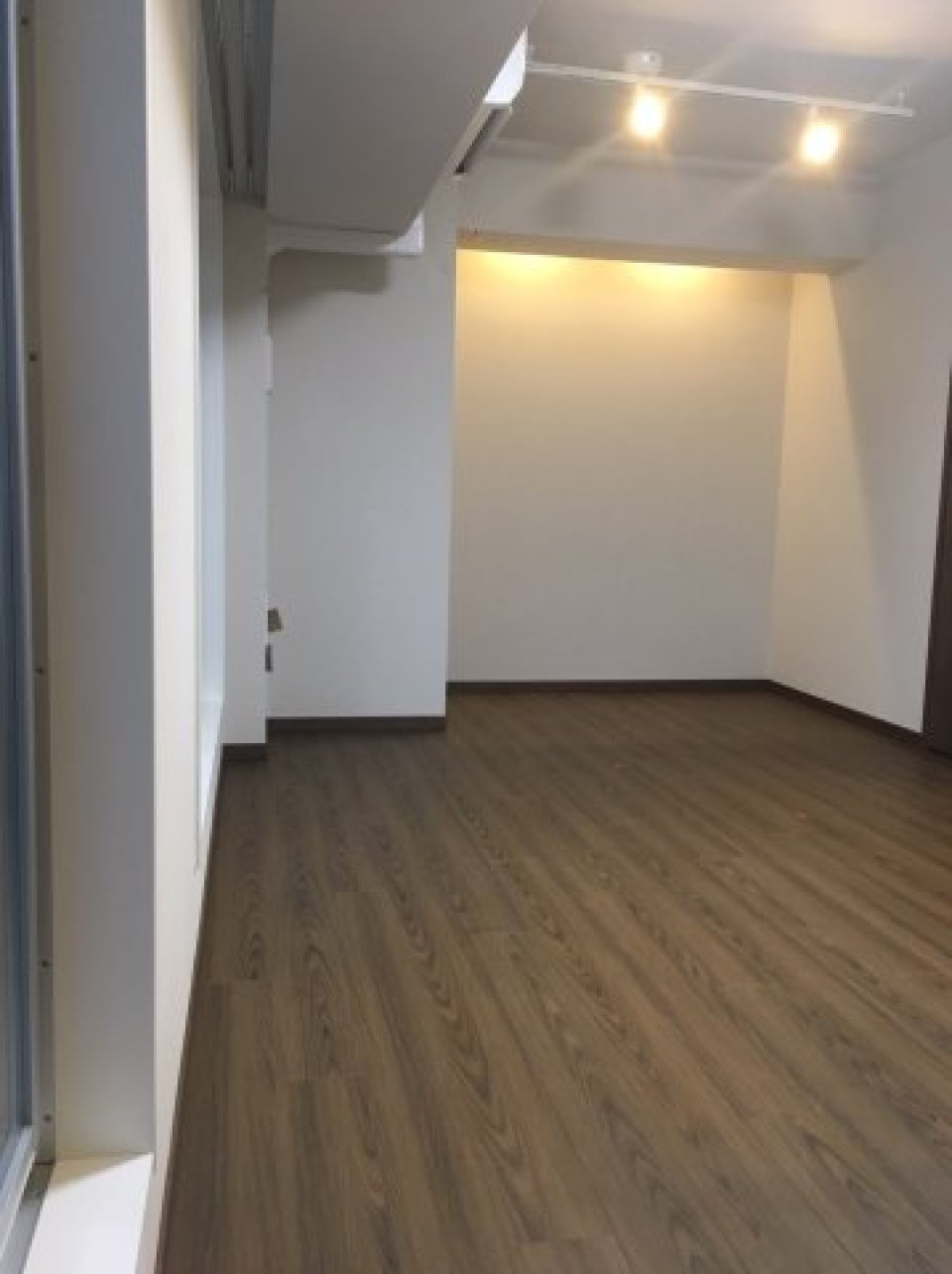 シーリングライト、間接照明が素敵な空間