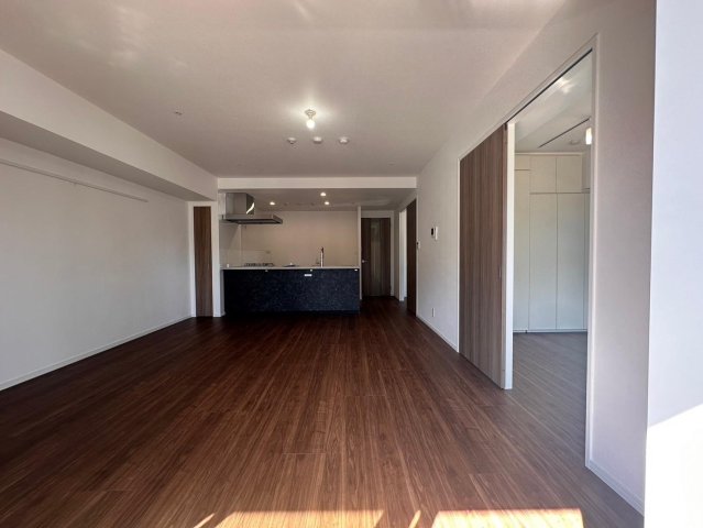 １４．１帖のLDKは対面式キッチンが導入されています。