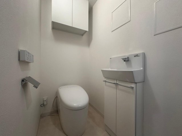 棚があるので掃除用具も整理整頓もしやすそうです。