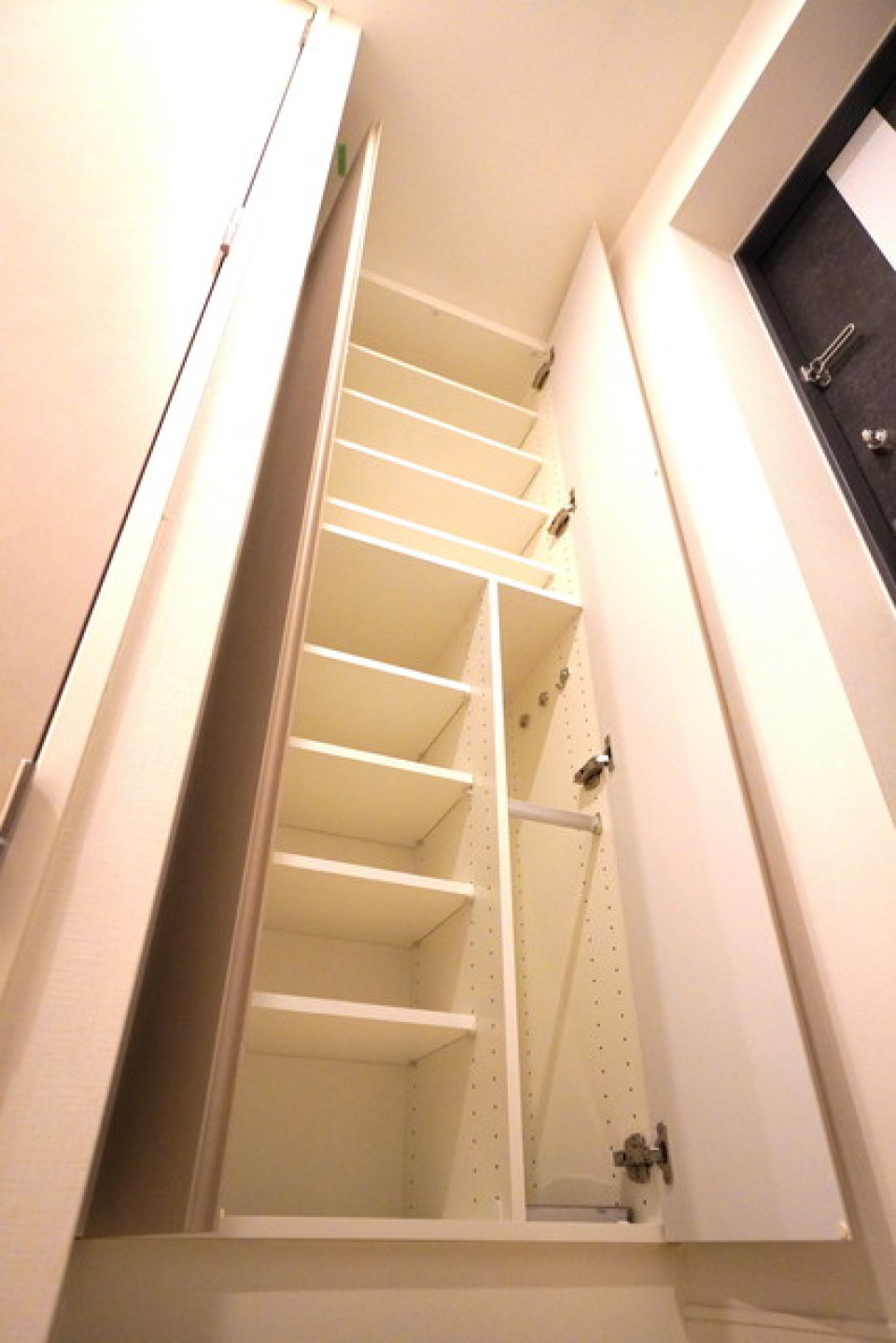 シューズボックスを開けた時の様子。※写真は同タイプ住戸です。