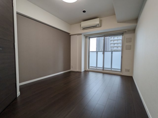 ウォークインクローゼット付きのお部屋です！内装も落ち着いた雰囲気に♪