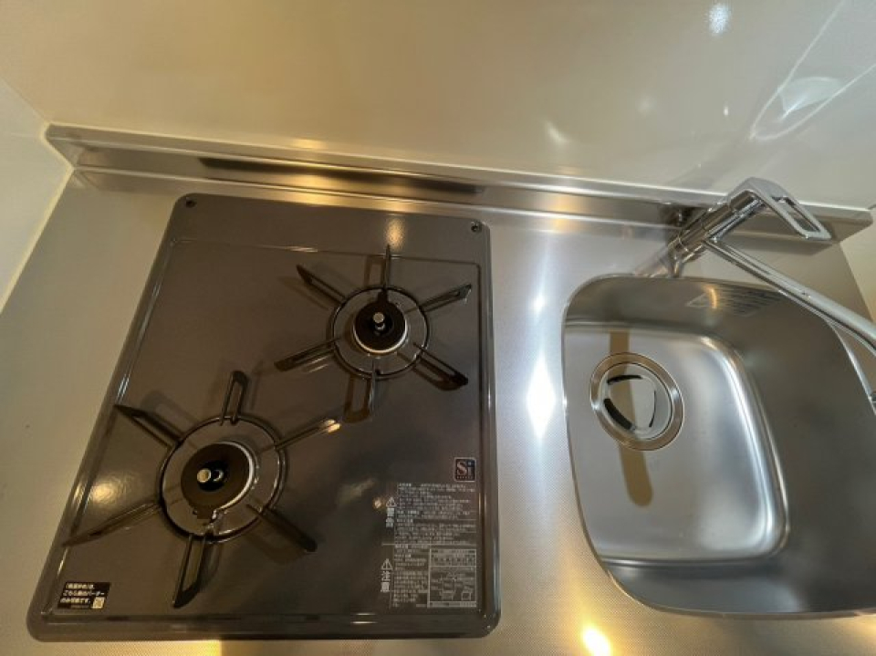 二口コンロ付きです！自炊の幅も広がりそう！