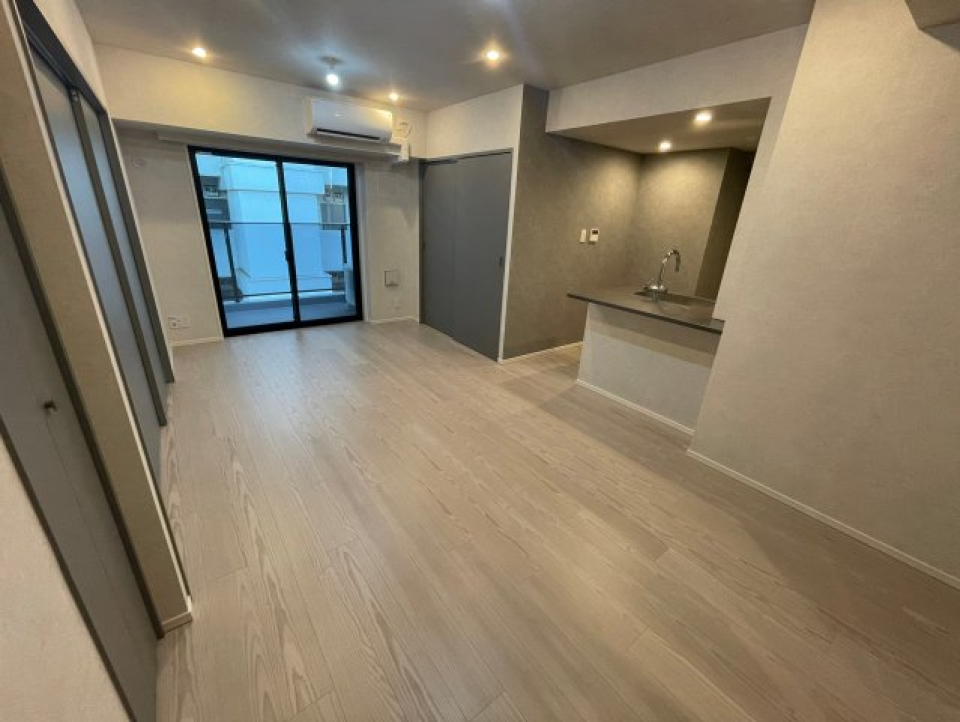 お部屋全体がモダンで洗練された雰囲気に囲まれています。
Log銀座EAST（別号室同タイプ）