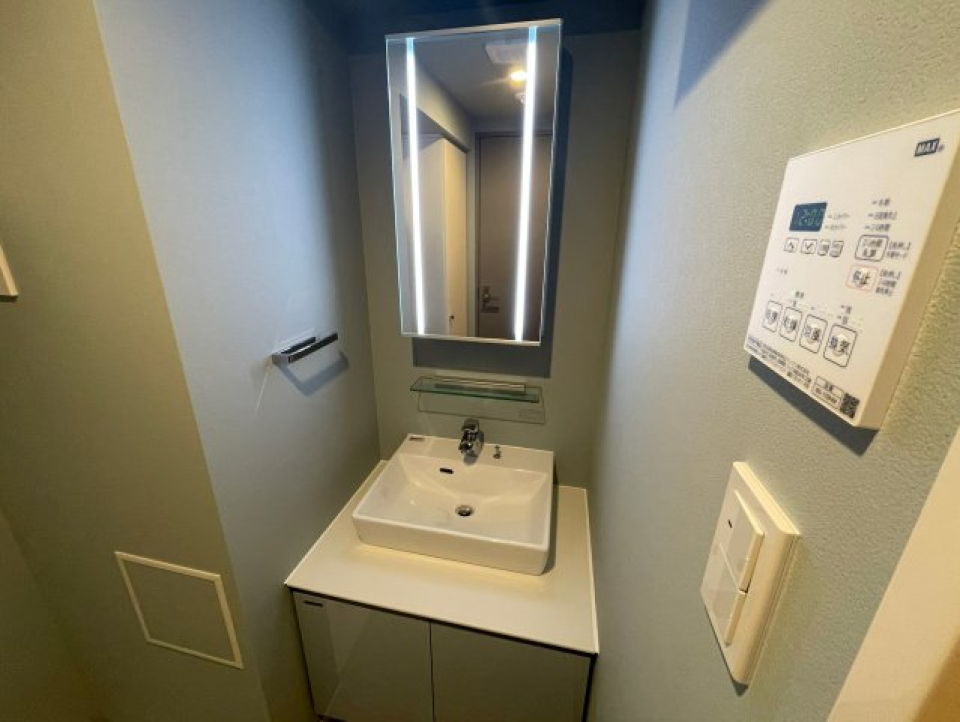 スタイリッシュな洗面台！ライトの入り方がいちいちオシャレ！
Log銀座EAST（別号室同タイプ）