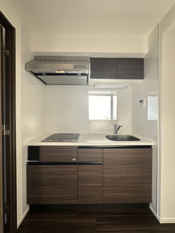 キッチンに窓が‼料理をちょっと焦がしても臭いは何とかなりそうです‼
※参考写真