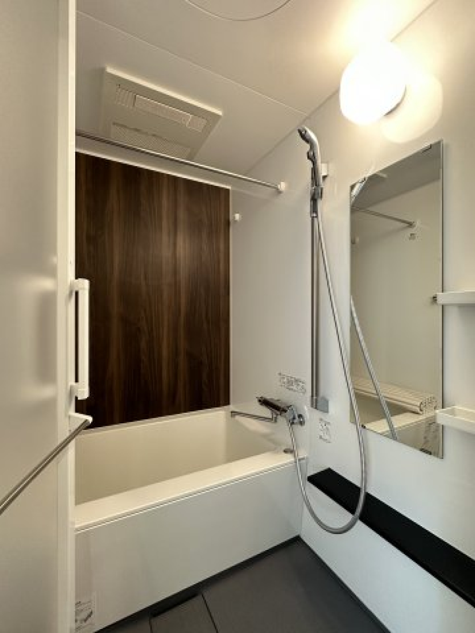 浴室乾燥機あり！デザインよし！タイルもよく乾きそう！
※参考写真