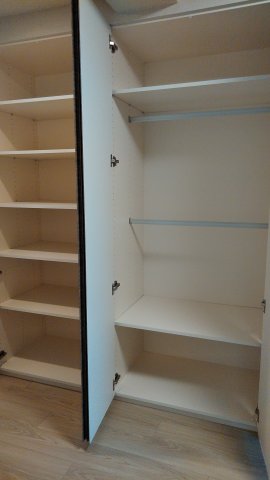 たっぷり収納できるシェルフ