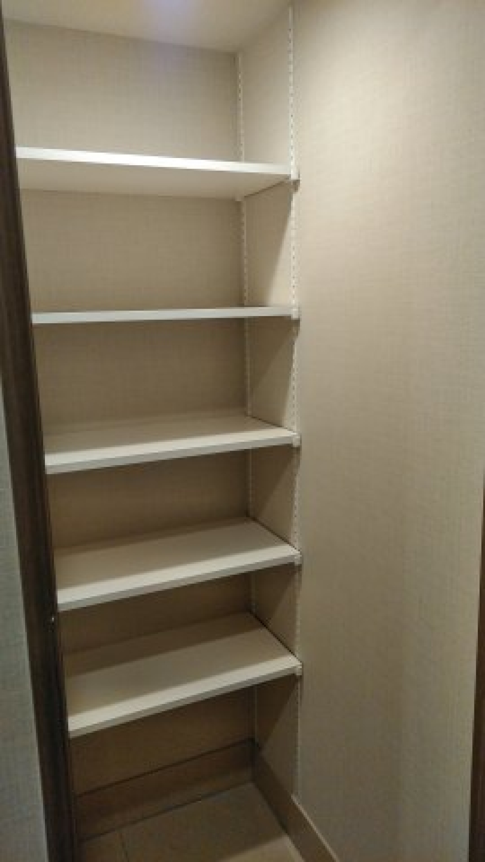 玄関横にもたっぷりの収納