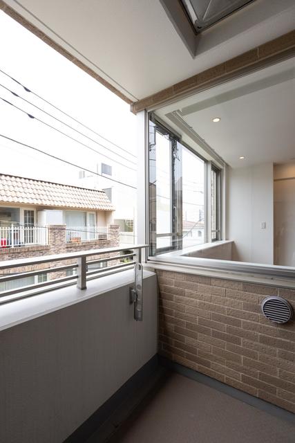 コンパクトですがバルコニーあります
※写真は同タイプ住戸です。