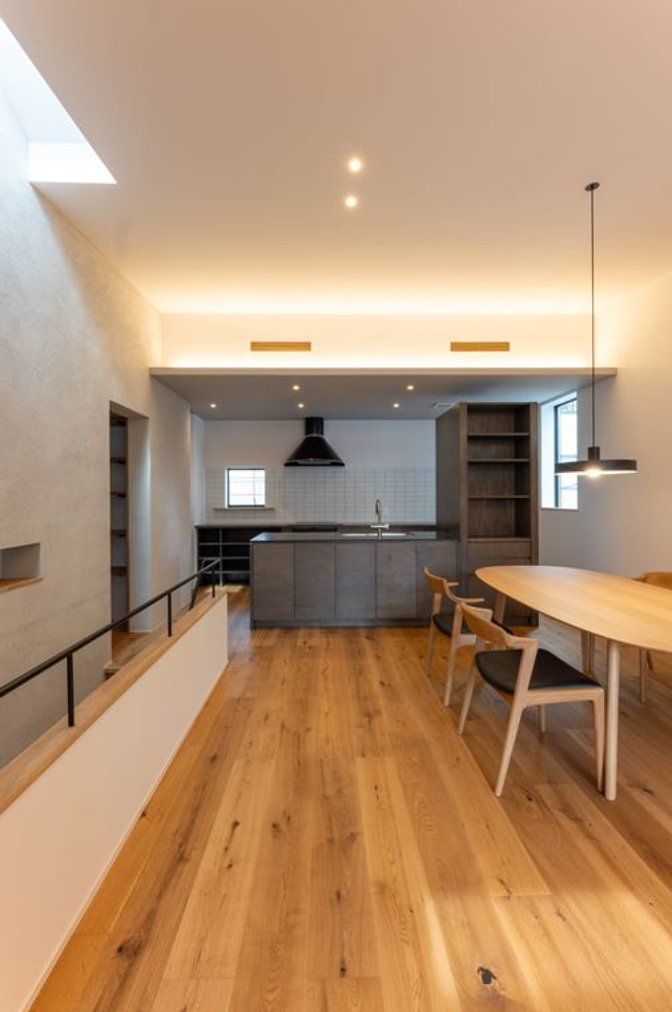 間取りから照明など隅々までこだわりを感じます。