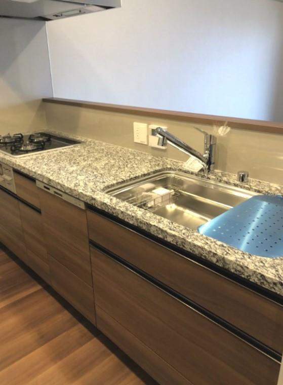 ３口コンロが導入されています。