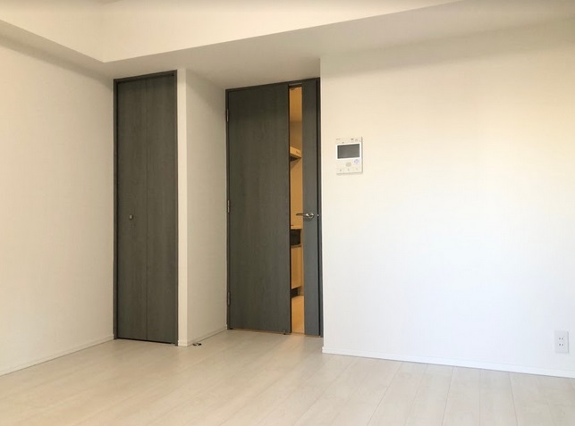 ポイントでグレーが使われているのがオシャレ