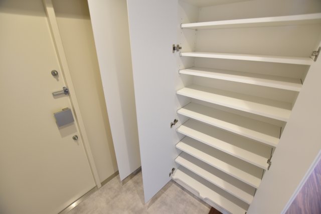 家族みんなの靴が仕舞えるシューズボックス