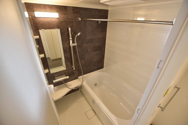 浴室乾燥機能付きのバスルーム