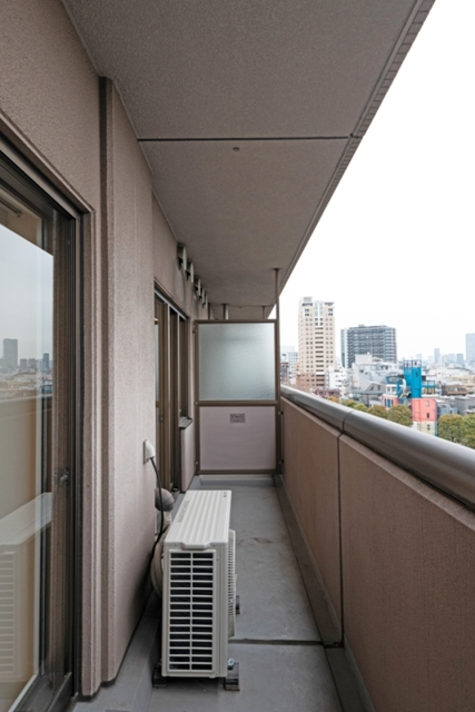 バルコニーの様子。※写真は同タイプ住戸です。