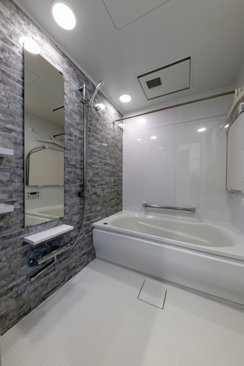 浴室の様子。※写真は同タイプ住戸です。